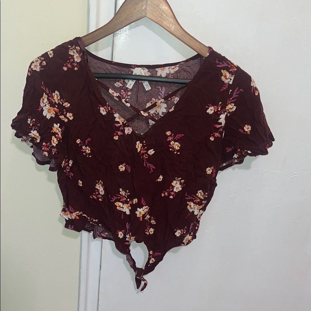 Floral Burgundy Top Mudd Woman’s Medium Crop Front Tie Flowy